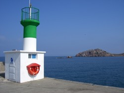 la balise du mole du Diben mne les pcheurs et plaisanciers dans le port du Diben