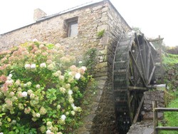 le moulin de trobodec,situé entre le musée rural de Guimaëc et Beg-an-fri