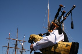 la bretagne est trs agrable pour ses festivals de musique bretonne,notamment la fte des filets bleu  concarneau,festival inter-celtique de lorient,les chants de marins  paimpol