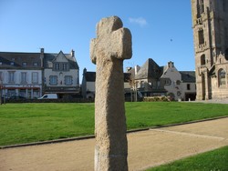 la croix de l'église de Plougasnou.