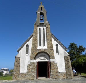la chapelle de primel, se trouve sur les hauteurs de primel-tr�gastel � 200 m�tres de notre gite adapt� situ� en bord de mer.