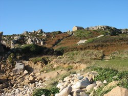  la maison des douaniers vue par la location de vacances en bretagne  plougasnou,vous voyez toute la baie de morlaix,les clochers de la cathdrale de Saint-pol,Roscoff et l'le de batz