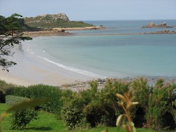 présentation de la grande plage de trégastel par le gite bretagne bord de mer en baie de Morlaix