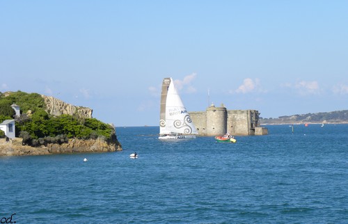 parmi les gites de bretagne, notre gite de plougasnou, vous permet de d�couvrir la superbe baie de morlaix, le ch�teau du taureau, l'�le hou�t