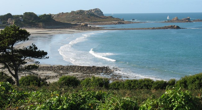   200 mtres de notre location gites bretagne, la grande plage de trgastel.promenade amnage. plage surveille l't